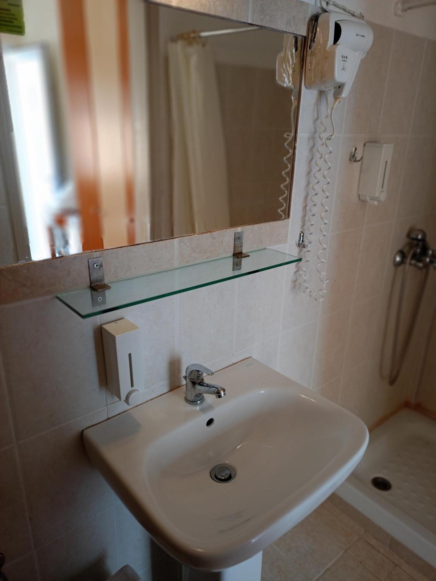 Efstratios Hotel Loutra Edipsou  Ruang foto